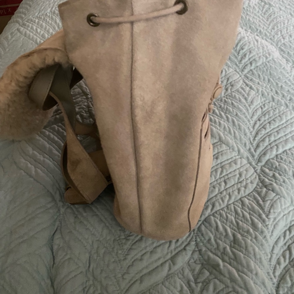 UGG backpack. (Small) - Picture 7 of 8